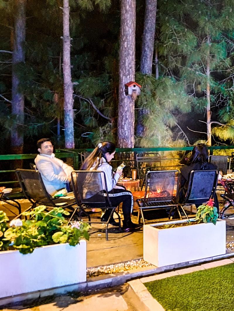 kasauli hills resort activities games bonfire oudoor indoor games new year celebration barbeque