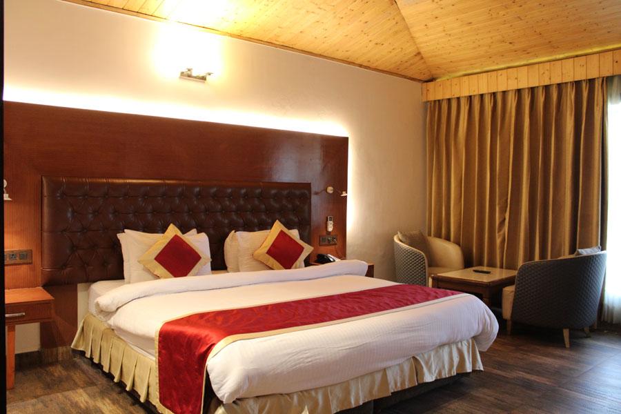 kasauli-hills-resort-deluxe-room-best-luxury-hotel-in-kasauli