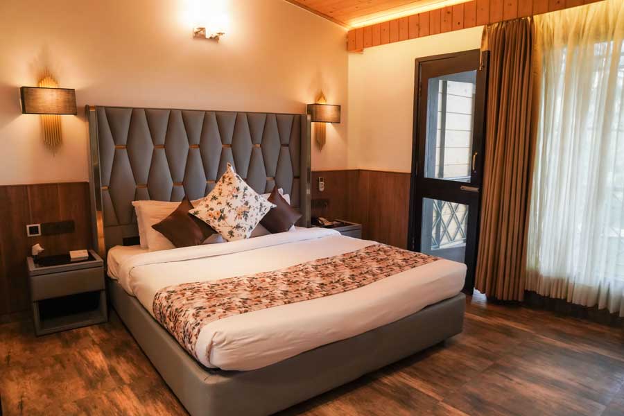 kasauli-hills-resort-deluxe-room-luxury-rooms-for-best-stay-experience-in-kasauli