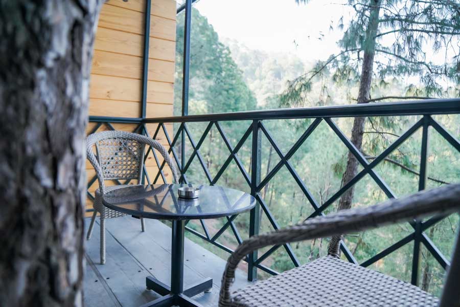 kasauli-hills-resort-deluxe-room-with-magnificent-view