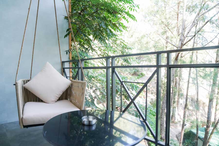 kasauli-hills-resort-premium-room-best-hotel-room-with-nature-view-with-private-balcony-and-nature-view