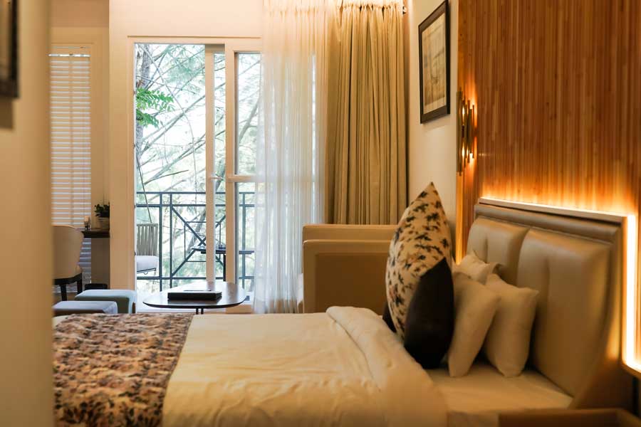 kasauli-hills-resort-premium-room-best-hotel-room-with-nature-view