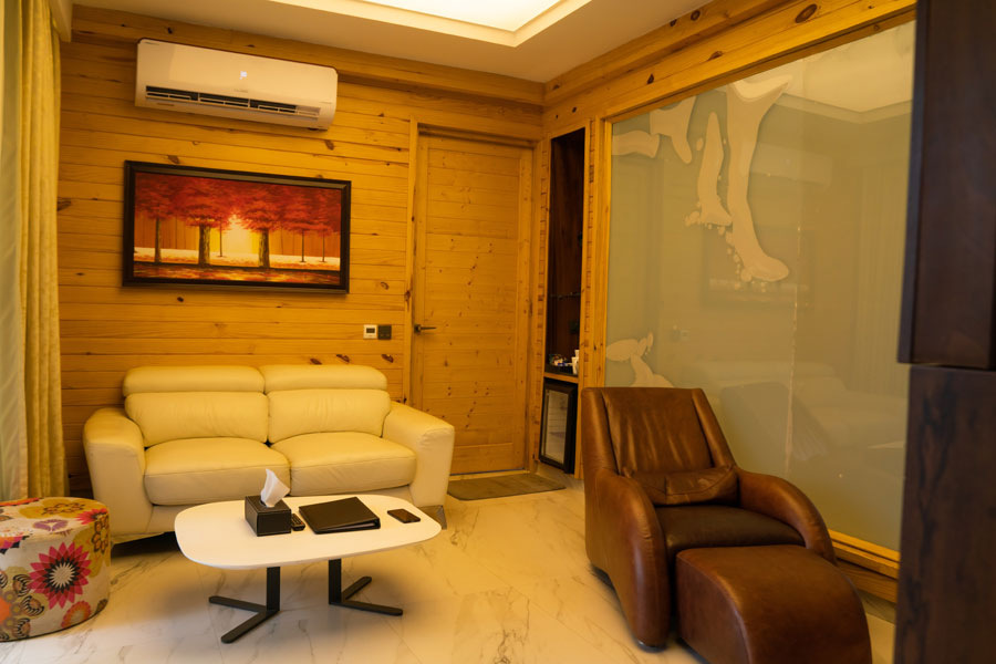 kasauli-hills-resort-queen-suite-with-big-spacious-private-bathtub