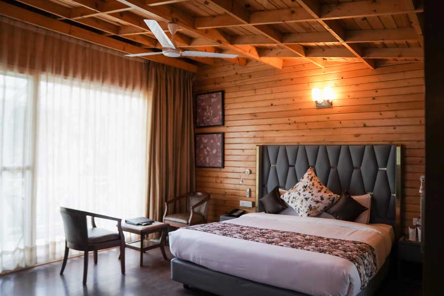 kasauli-hills-resort-super-deluxe-cottage-room-luxury-cottages-and-rooms-in-kasauli